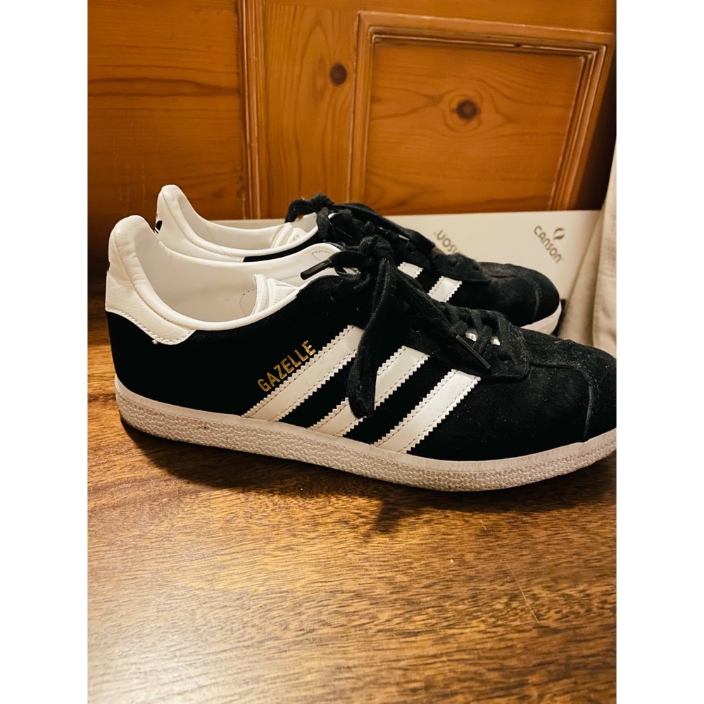 Adidas Gazelle black suede size 7